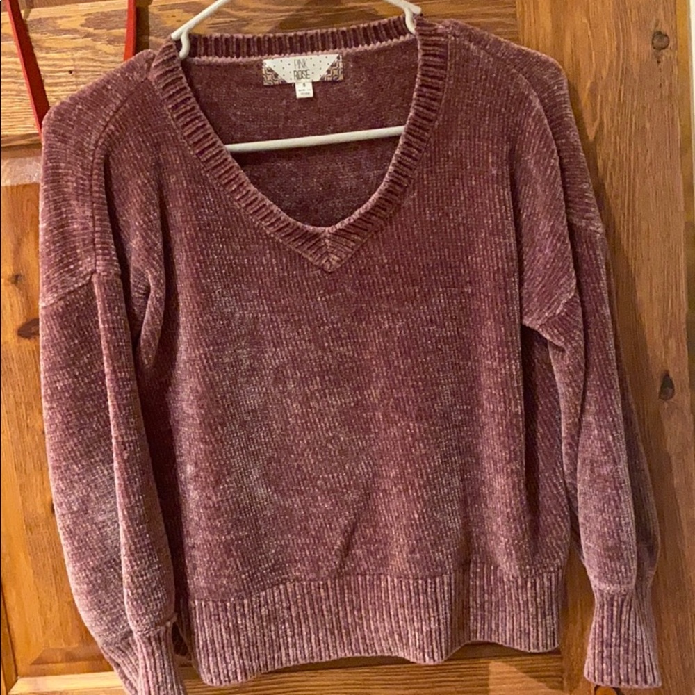 Maroon sweater